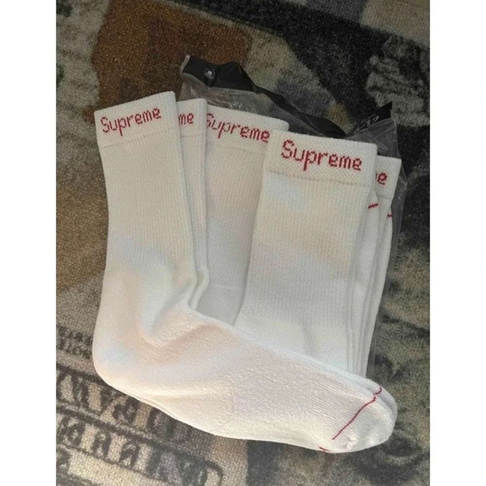 Supreme Style Hanes Crew Socks 4 Pack White